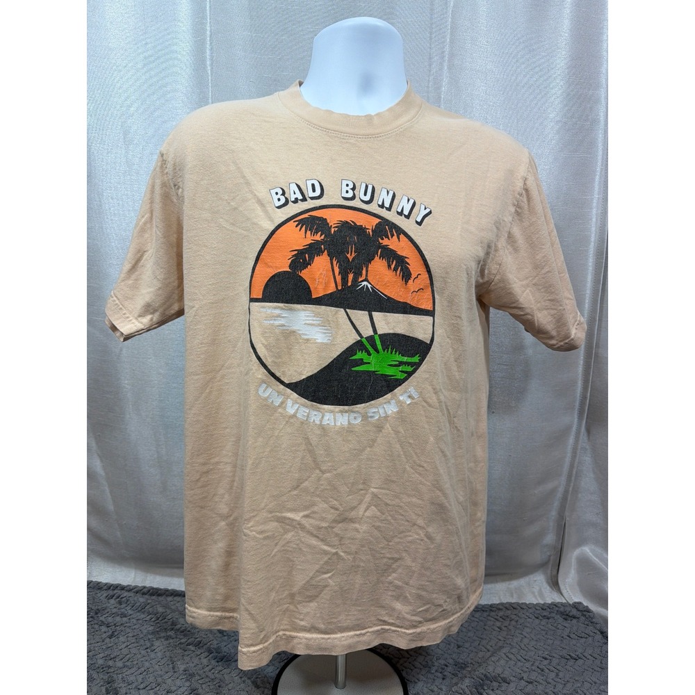 Bad Bunny Un Verano Sin Ti Worlds Hottest Tour Graphic T-Shirt Tan Mens Small